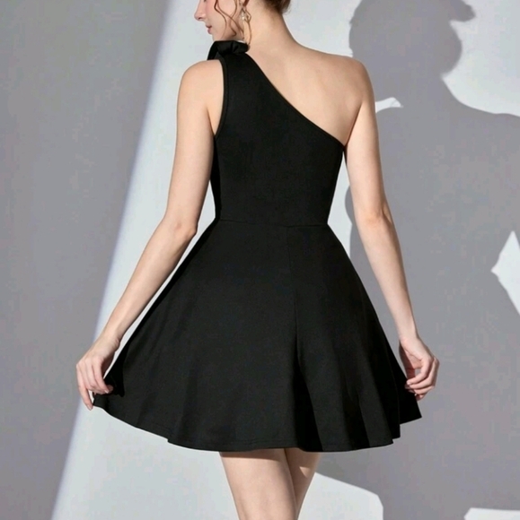 Women's Elegant Solid Color Off The Shoulder Ruched Prom Dress - Picture 2 of 4